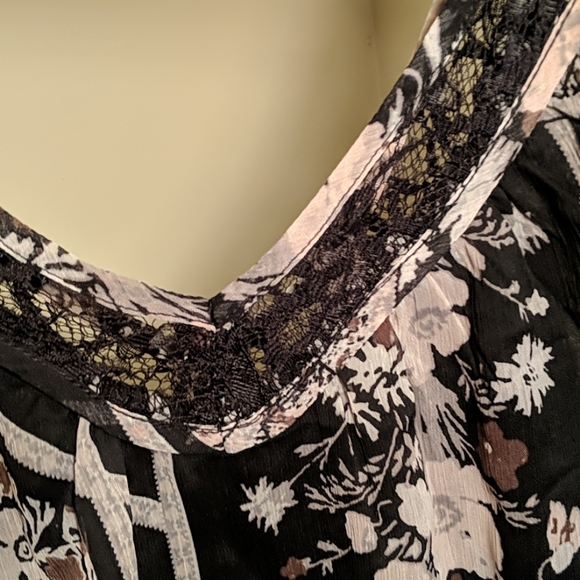 Sheer , open shoulder lace and floral blouse - Picture 3 of 3